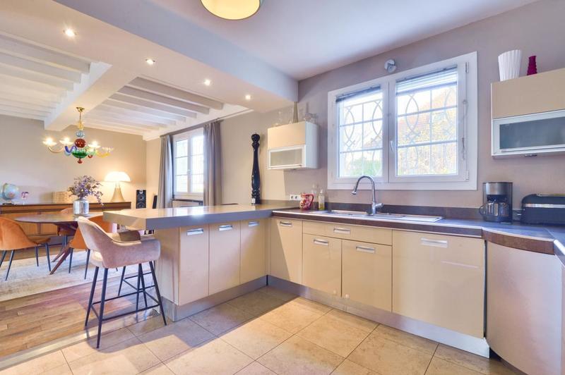 Maison - 285 m² - 6 pièces