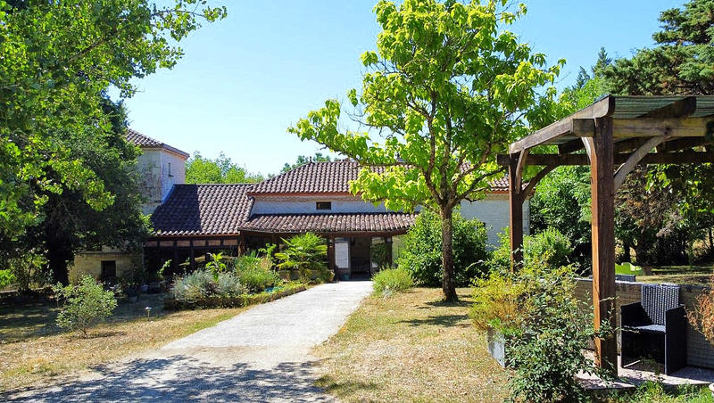 Maison - 420 m² - 18 pièces