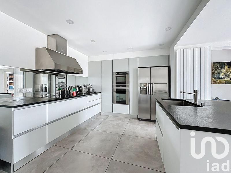 Maison - 247 m² - 7 pièces