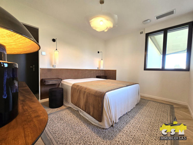 Propriété - 354 m² - 8 pièces