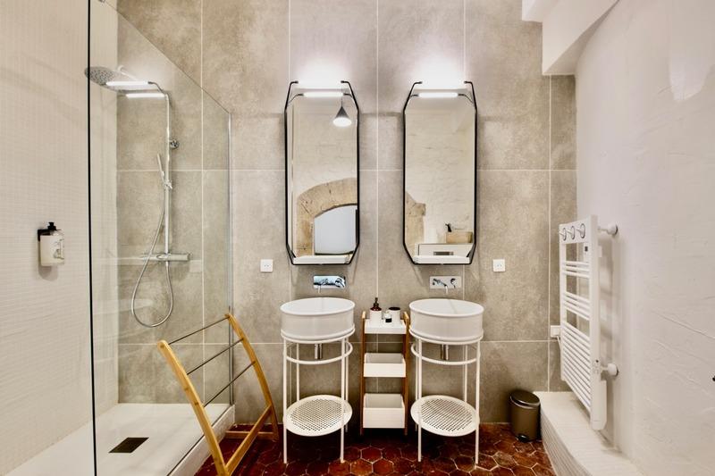 Maison - 440 m² - 12 pièces