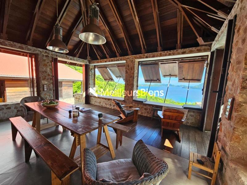 Propriété - 261 m² - 8 pièces