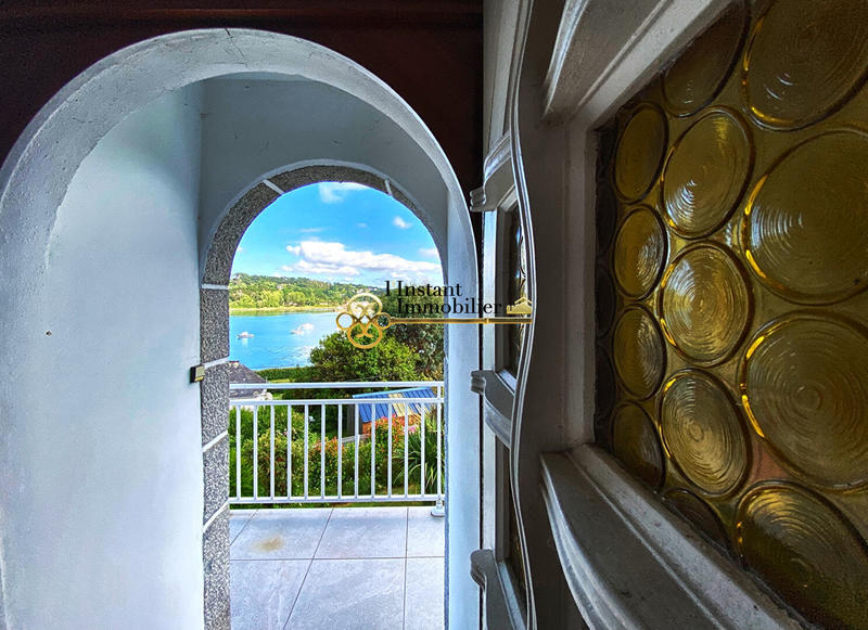 Maison - 205 m² - 9 pièces