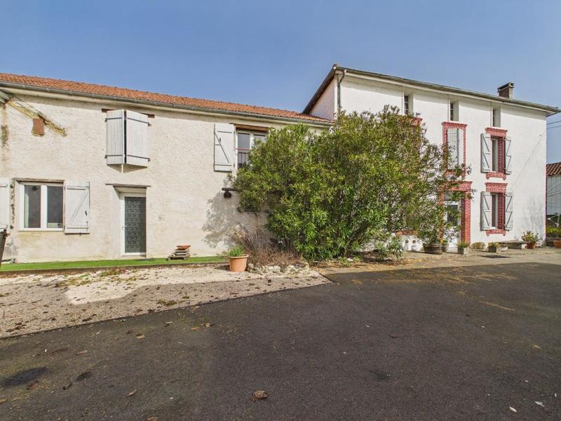 Maison - 208 m² - 7 pièces