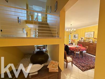 Maison - 219 m² - 7 pièces