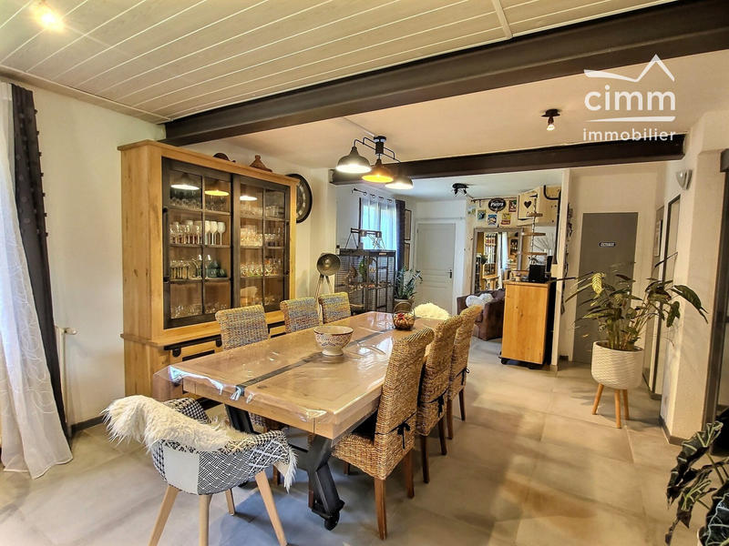 Maison - 215 m² - 7 pièces