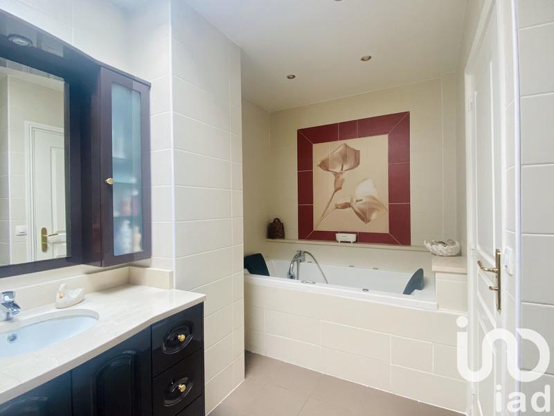 Maison - 207 m² - 5 pièces