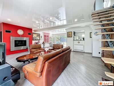 Maison - 240 m² - 7 pièces