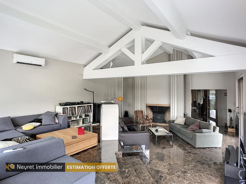 Maison - 370 m² - 10 pièces