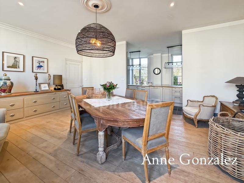 Maison bourgeoise - 275 m² - 9 pièces