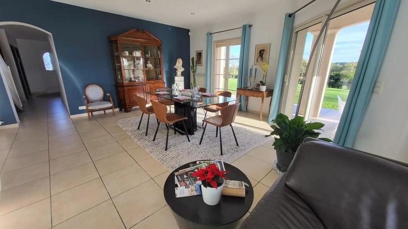 Propriété - 204 m² - 5 pièces