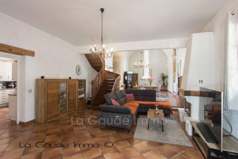 Maison - 269 m² - 9 pièces