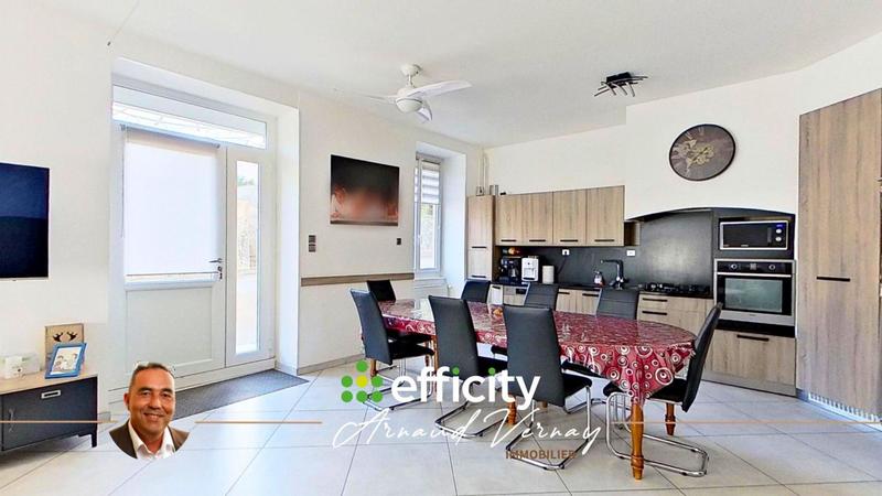 Maison - 186 m² - 9 pièces