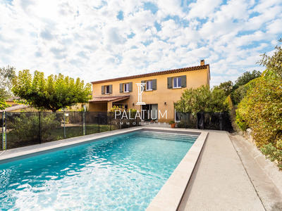 Maison traditionnelle - 148 m² - 6 pièces