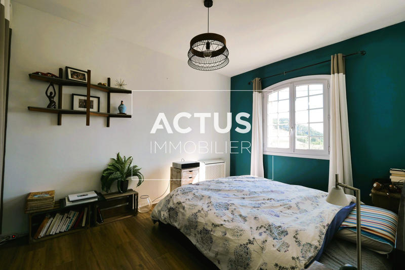 Maison - 227 m² - 10 pièces