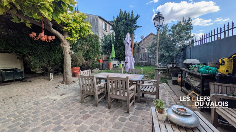 Maison - 165 m² - 8 pièces