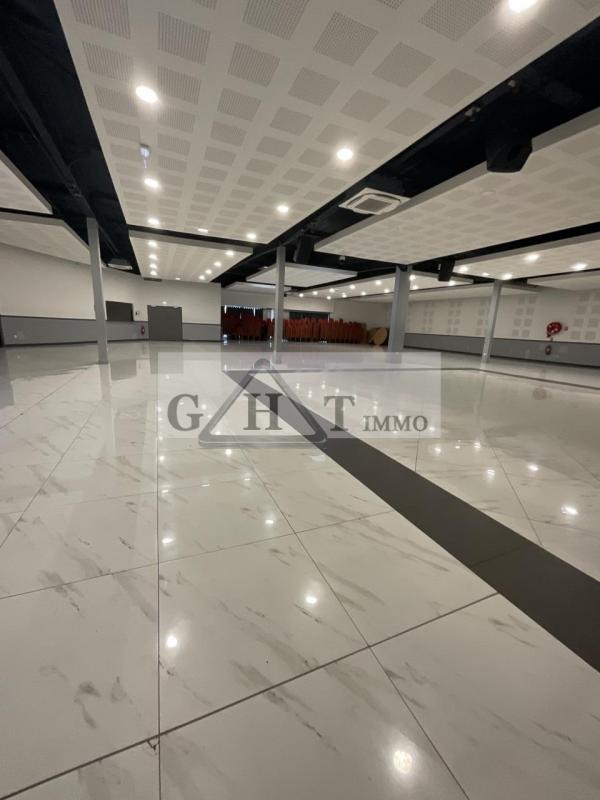 Local commercial - 980 m²