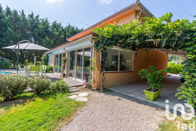 Maison - 220 m² - 6 pièces