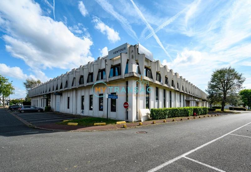 Local d'activité / Entrepôt - 920 m²