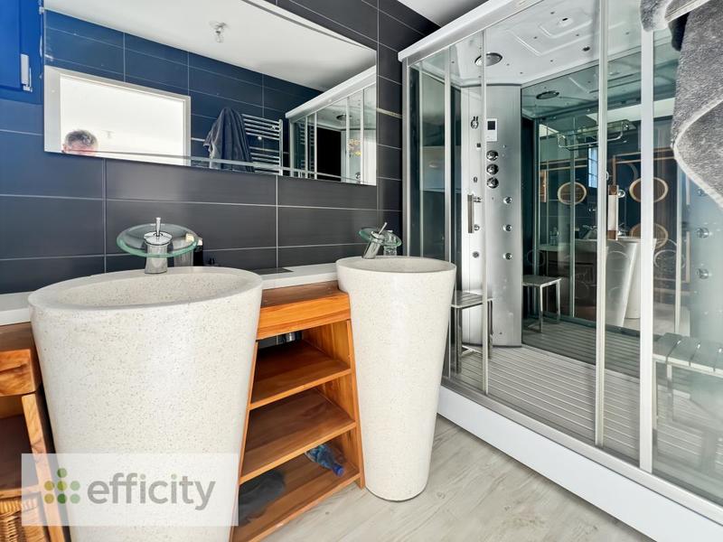 Maison en pierre - 380 m² - 8 pièces