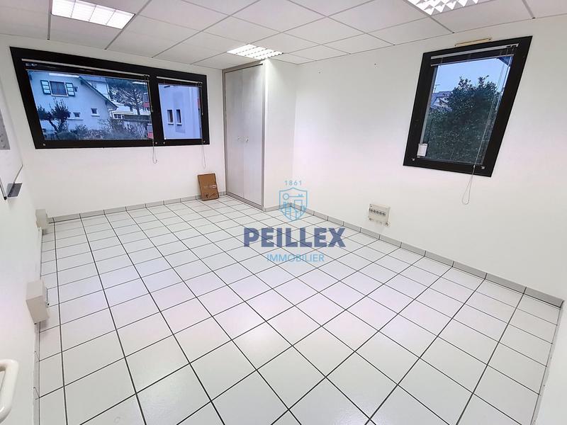 Bureau - 137 m² - 4 pièces
