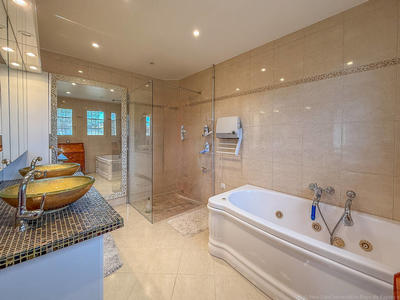 Maison - 220 m² - 8 pièces