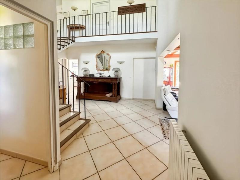 Maison - 213 m² - 6 pièces