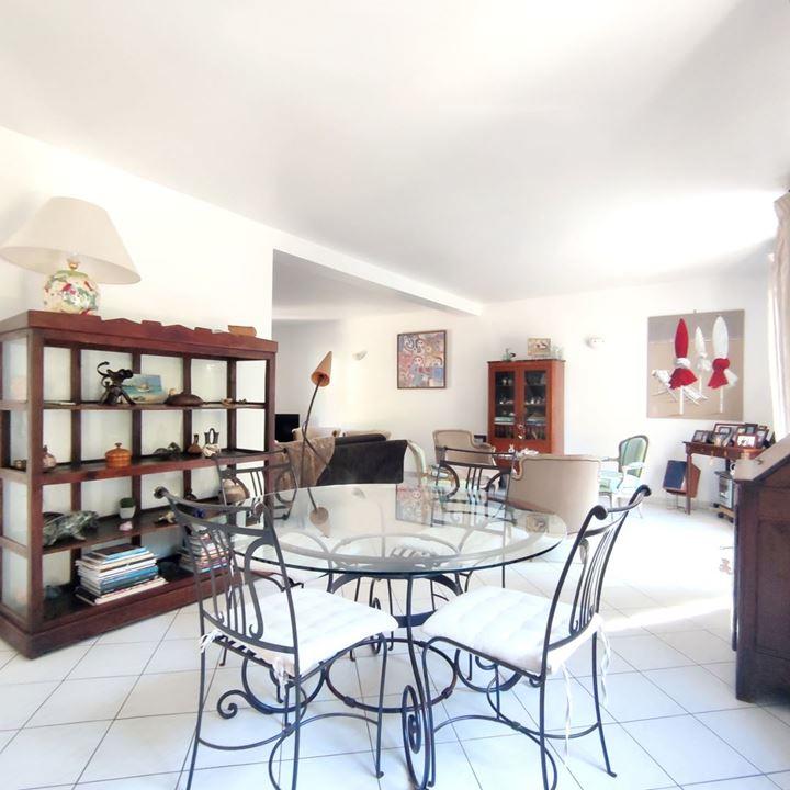 Maison traditionnelle - 181 m² - 8 pièces