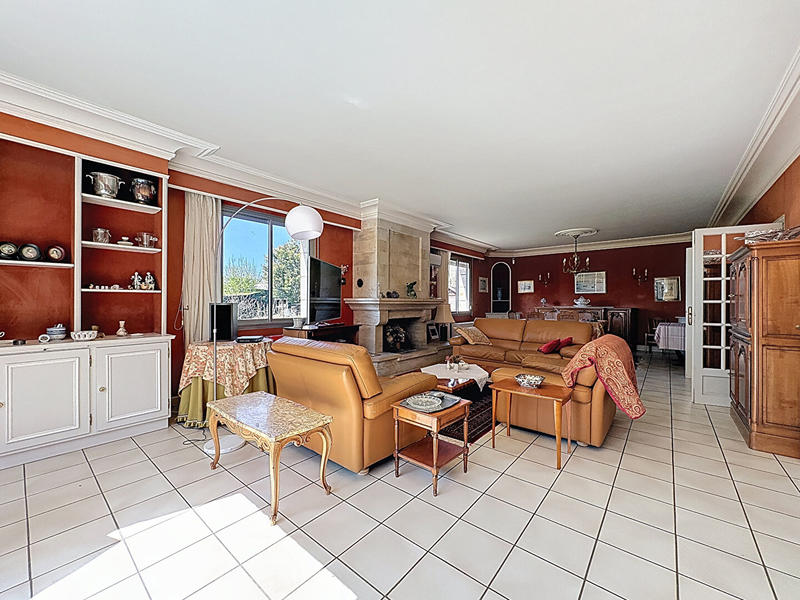 Maison - 250 m² - 8 pièces