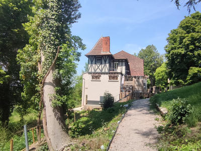 Maison - 300 m² - 12 pièces