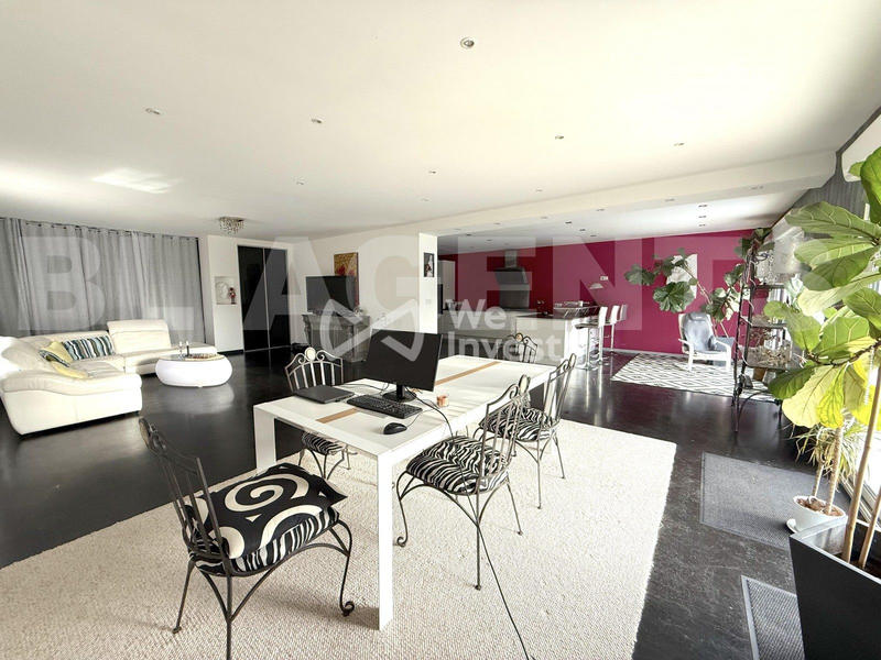 Maison - 215 m² - 6 pièces