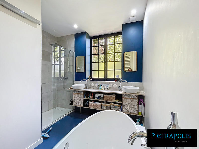 Appartement - 177 m² - 6 pièces