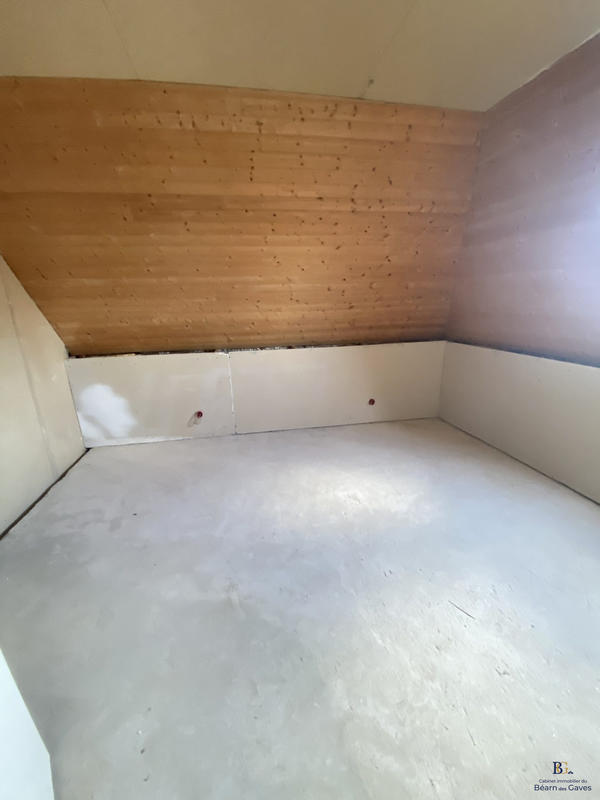 Appartement - 97 m² - 6 pièces