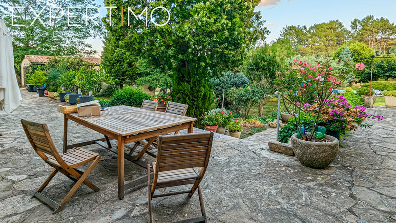 Maison - 307 m² - 10 pièces