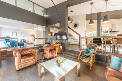 Maison d'architecte - 219 m² - 8 pièces