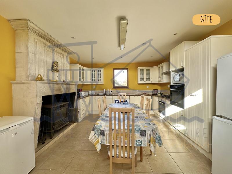 Maison ancienne - 387 m² - 8 pièces