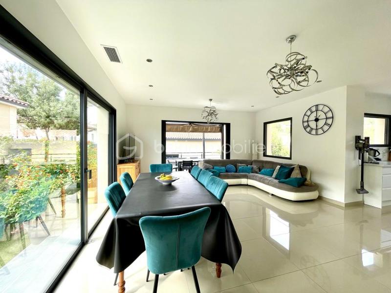 Villa - 186 m² - 6 pièces