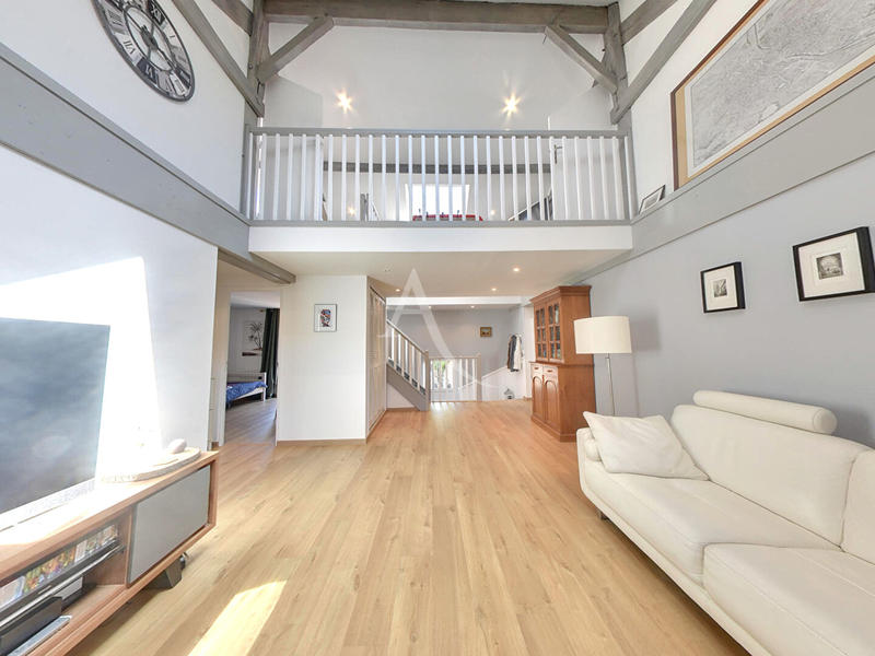 Maison - 183 m² - 8 pièces