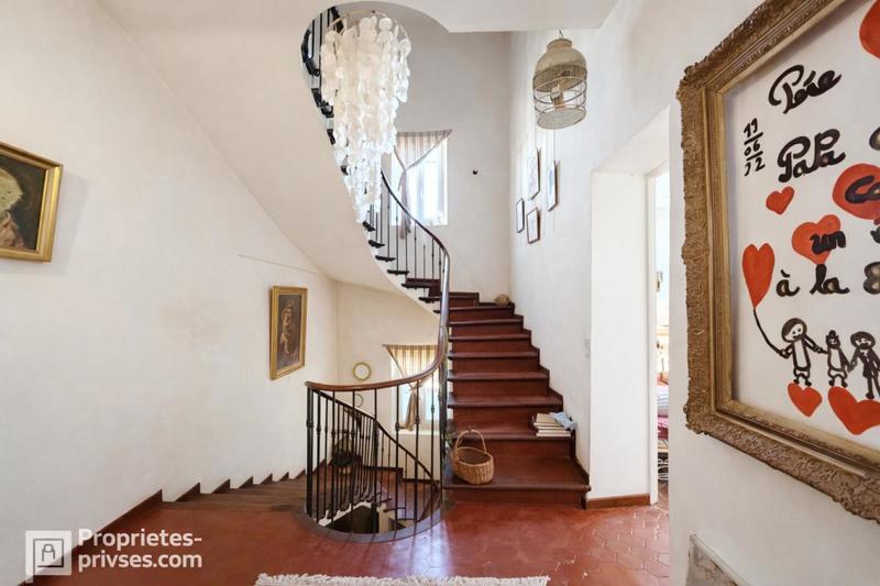 Maison - 400 m² - 9 pièces