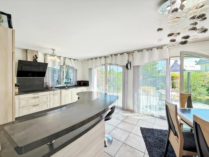 Maison - 140 m² - 8 pièces