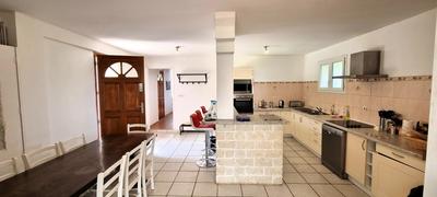 Maison - 182 m² - 9 pièces