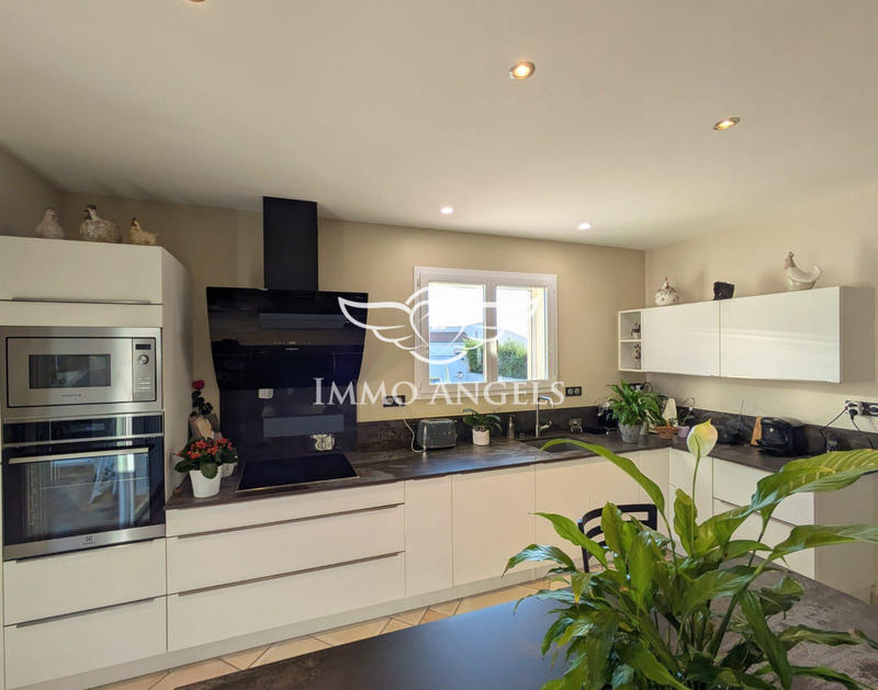 Villa - 244 m² - 6 pièces