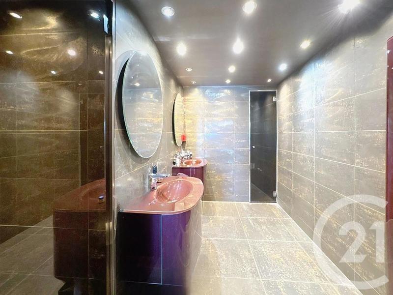 Maison - 237 m² - 7 pièces