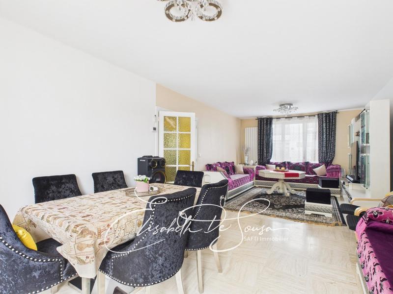 Maison - 210 m² - 8 pièces