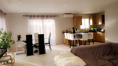 Villa - 100 m² - 5 pièces