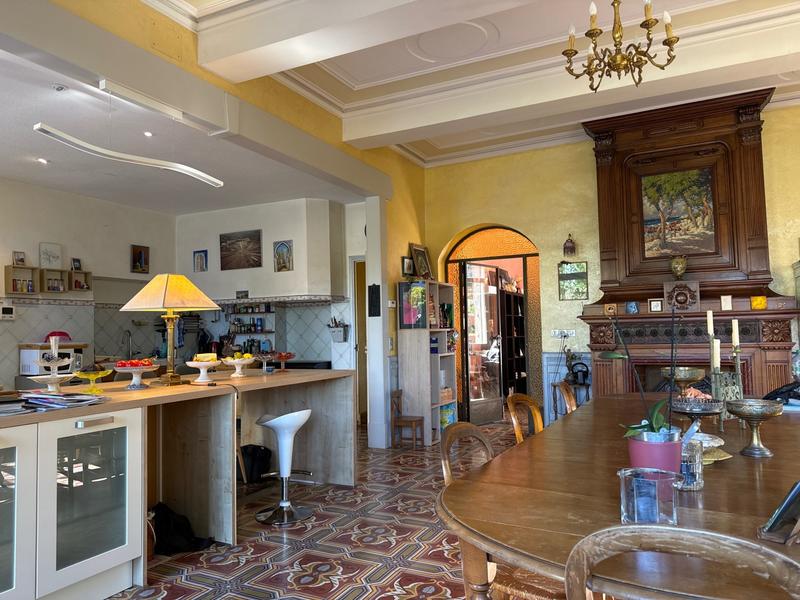 Maison - 380 m² - 11 pièces