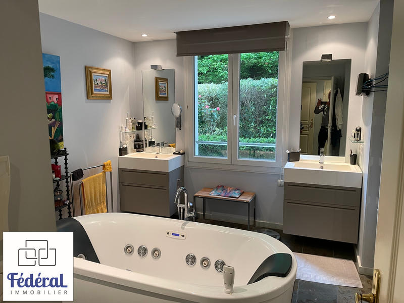 Appartement - 217 m² - 5 pièces