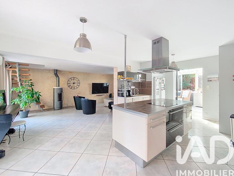 Maison - 230 m² - 6 pièces