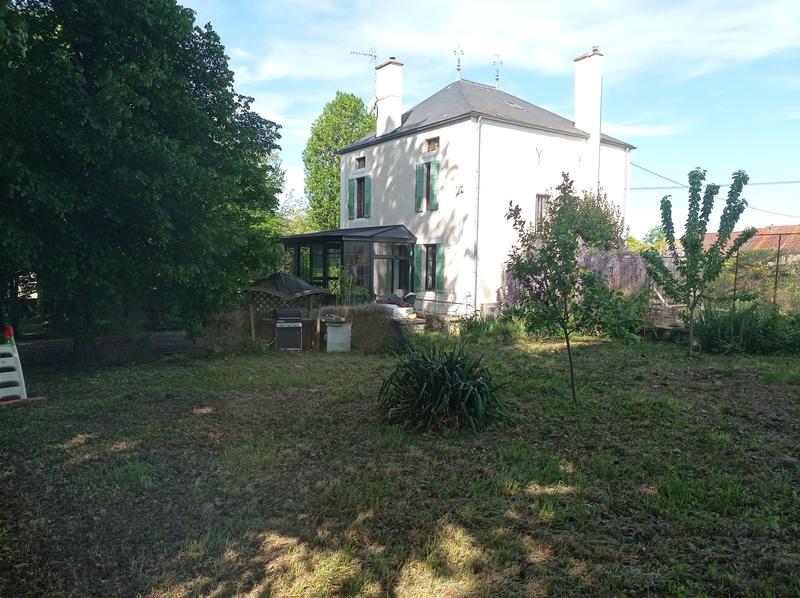 Maison - 210 m² - 10 pièces