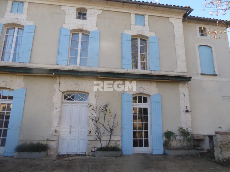 Propriété - 800 m² - 25 pièces